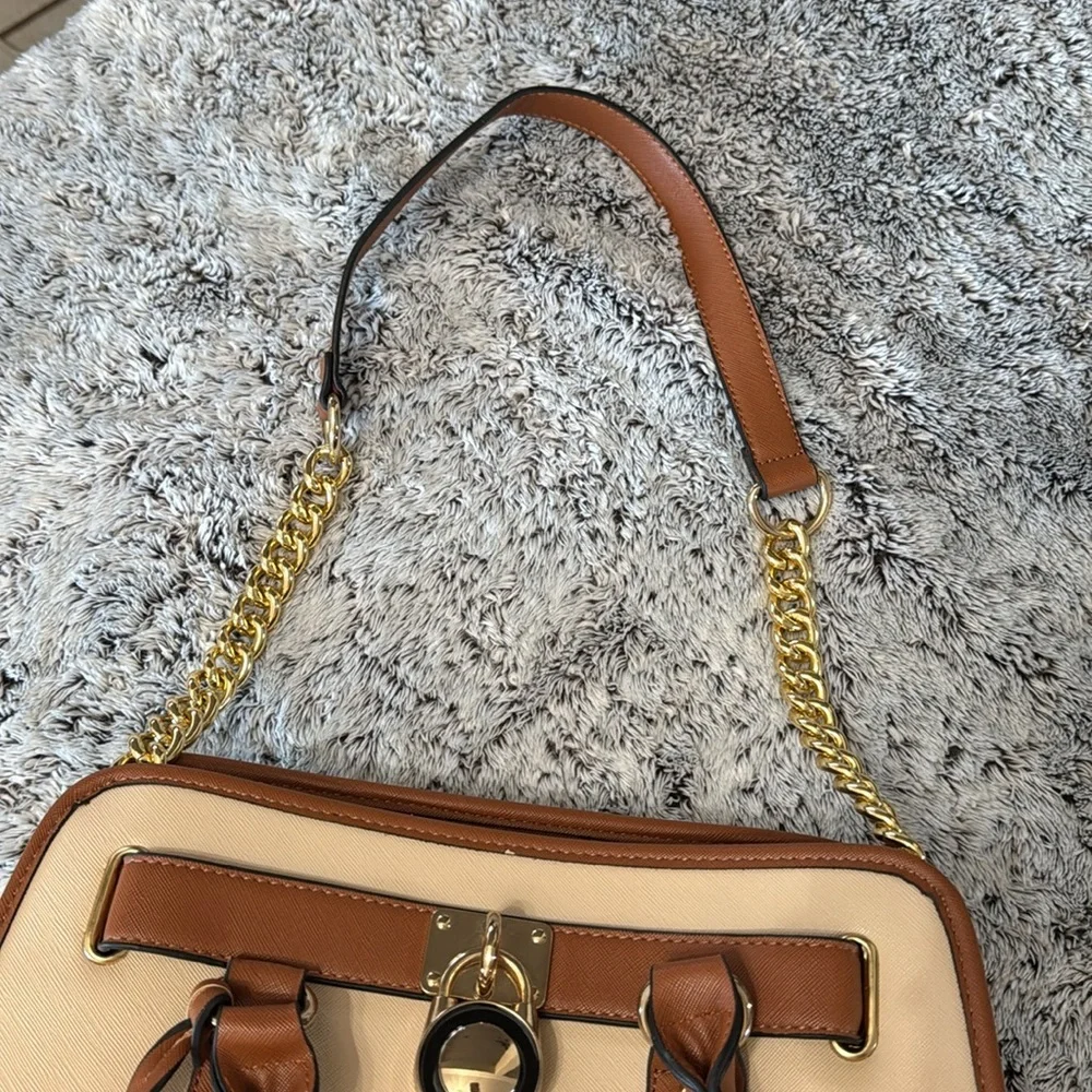NWOT Dasien Ladies Handbag Satchel Tan Cream Colors Gold Hardware Zip Long Strap